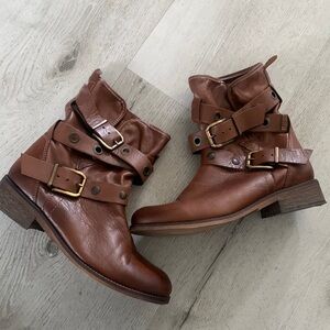 Musse & Cloud Women's Adriana Ankle Bootie Cue size 40 brown buckles strap‎